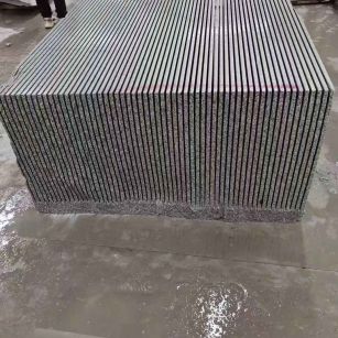 武威芝麻白毛板荒料切割