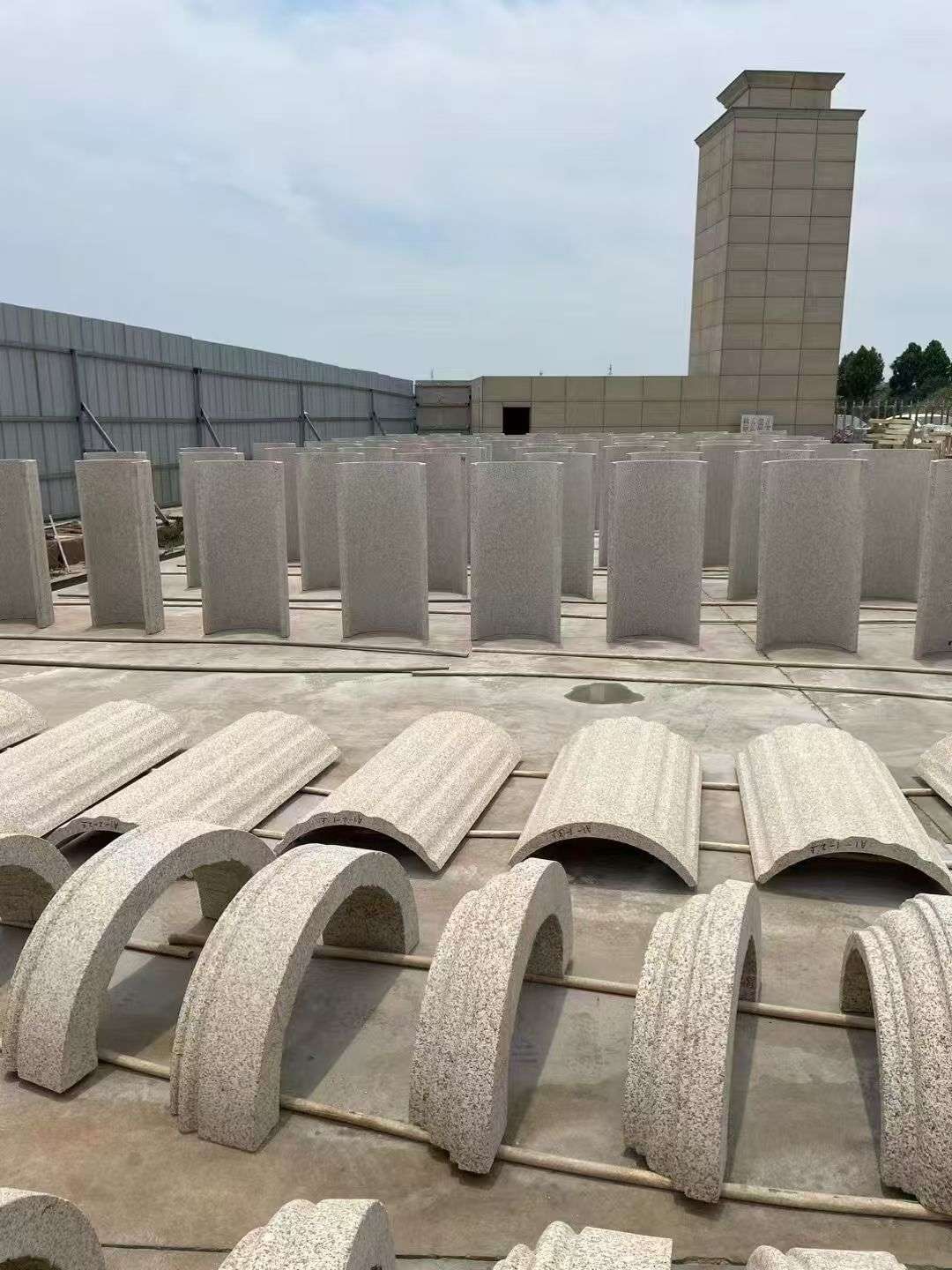 武威黄金麻别墅柱皮 异形 线条定制